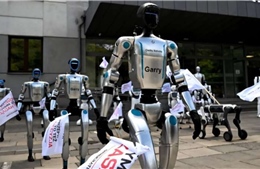 Ba Lan: Robot biểu tình kêu gọi tăng cường quy định với AI