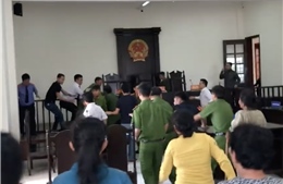 TP Hồ Chí Minh: Khởi tố người đánh kiểm sát viên ngay tại phiên tòa