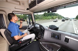 Lần đầu tiên xe tải Hyundai áp dụng công nghệ tự lái trên đường cao tốc 