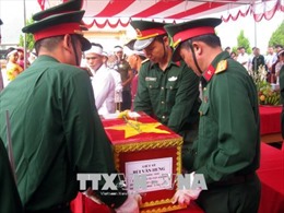 Hòa Bình đón nhận, an táng 31 hài cốt liệt sỹ hy sinh tại biên giới Tây Nam 
