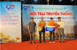 Vận động viên bơi lội Nguyễn Thị Ánh Viên nhận học bổng từ ACC Việt Nam