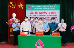 Bắc Giang chuyển vốn chính sách giúp dân vượt qua đại dịch COVID-19