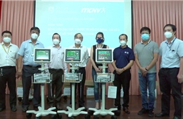 Quỹ Philips và Philips Việt Nam ủng hộ máy theo dõi bệnh nhân điều trị COVID-19  