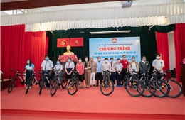 Benny phối hợp cùng MTTQ TP Hồ Chí Minh thực hiện chương trình “xe đạp đến trường”