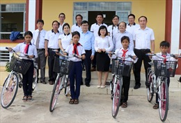 Phú Yên: Trao giếng nước sạch và hàng trăm suất quà cho học sinh miền núi 