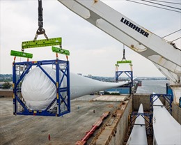 Dự án điện gió ngoài khơi khổng lồ của Mỹ lắp đặt turbine cao bằng tòa nhà 75 tầng 