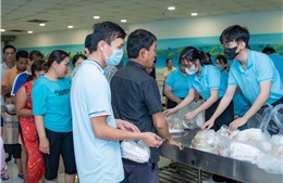 Shinhan Life Việt Nam tặng 1.200 suất ăn trưa cho bệnh nhi 
