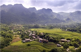 Phát triển du lịch gắn với bảo tồn văn hóa Mường ở Giang Mỗ