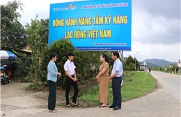 Những tấm pano góp phần thay đổi tư duy nơi vùng quê Thiện Tín