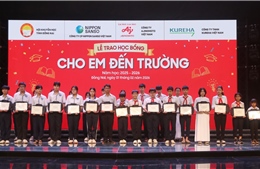 Lan tỏa yêu thương trong lễ trao học bổng ‘Cho em đến trường’