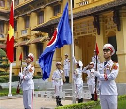 Lễ thượng cờ nhân kỷ niệm 51 năm Ngày thành lập ASEAN