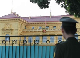 Treo cờ rủ Quốc tang Chủ tịch nước Trần Đại Quang