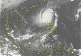 Cập nhật: Bão Yutu vượt đảo Luzon đi vào Biển Đông, trở thành cơn bão số 7 