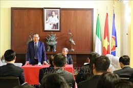Phó Thủ tướng Trương Hòa Bình thăm Đại sứ quán Việt Nam tại Italy