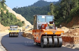 Kiểm tra dự án đường bộ cao tốc 7.699 tỷ đồng đoạn Cam Lộ - La Sơn