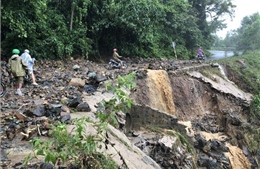 Nhiều nơi ở Khánh Hòa bị sạt lở, ngập lụt, cô lập do ảnh hưởng bão số 9