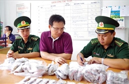 Thẩm lậu 175 chiếc đồng hồ hiệu Olym Precious từ Singapore vào Việt Nam
