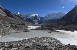 Các dòng sông băng ở dãy Himalaya tan chảy với tốc độ đáng báo động