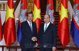 Thủ tướng Nguyễn Xuân Phúc đón, hội đàm với Thủ tướng Campuchia  