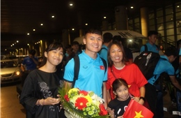 Thày trò Park Hang-seo được chào đón nồng nhiệt tại sân bay Kuala Lumpur