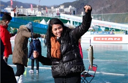 Đặc sắc lễ hội câu cá trên băng ở Hàn Quốc 