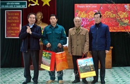 Trưởng Ban Kinh tế Trung ương thăm, tặng quà gia đình chính sách tại Hà Giang