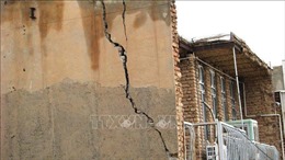 Hàng chục người bị thương vì hoảng loạn chạy ra đường trong động đất tại Iran