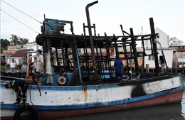 Hỏa hoạn thiêu rụi 1 tàu cá và 3 căn nhà tại thành phố Rạch Giá