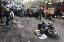 Ô tô mất lái đâm liên tiếp các phương tiện trên phố Ngọc Khánh, 1 người tử vong