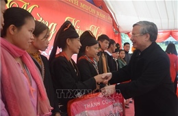 Tặng 100 suất quà Tết cho các hộ nghèo của huyện Văn Yên, Yên Bái