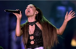&#39;Công chúa nhạc Pop&#39; Ariana Grande rinh tượng vàng Grammy đầu tiên trong sự nghiệp