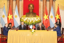 Việt Nam - Argentina ký kết nhiều văn kiện hợp tác