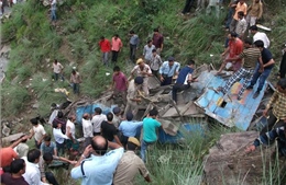 Xe khách lao xuống hẻm núi, ít nhất 10 người thiệt mạng