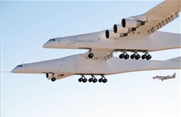 Chiếc máy bay lớn nhất thế giới có 6 động cơ Boeing 747 lần đầu cất cánh
