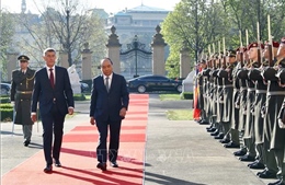 Thủ tướng CH Séc chủ trì lễ đón chính thức Thủ tướng Nguyễn Xuân Phúc 