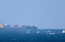 Bốn tàu thương mại bị tấn công ngoài eo biển Hormuz