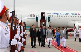 Thủ tướng Nepal bắt đầu thăm chính thức Việt Nam