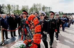 Cộng đồng người Việt tại Saint-Petersburg tri ân các anh hùng chống phát-xít