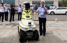 Robot hỗ trợ cảnh sát giao thông