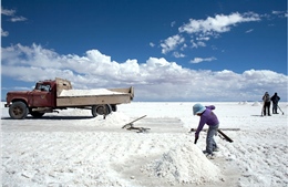 Bolivia &#39;đổi đời&#39; nhờ lithium