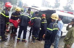 Tai nạn xe khách tại Thủ Dầu Một, 39 hành khách kẹt cứng trong xe