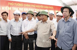 Thủ tướng Nguyễn Xuân Phúc kiểm tra tuyến cao tốc Trung Lương - Mỹ Thuận