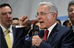 Cựu Tổng thống Colombia trả lời chất vấn về cáo buộc mua chuộc nhân chứng