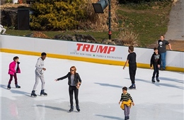 Sân băng công viên Central Park ở New York gỡ tên Tổng thống Trump