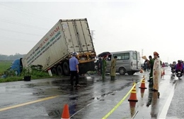 Tai nạn thảm khốc giữa xe 16 chỗ và xe container tại Quảng Ngãi: Thêm một nạn nhân tử vong