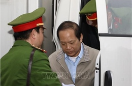 Dẫn giải 2 cựu Bộ trưởng Nguyễn Bắc Son và Trương Minh Tuấn đến tòa