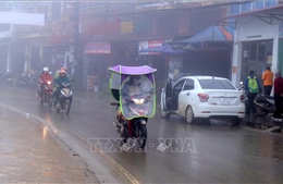 Không khí lạnh gây mưa vừa, mưa to và dông ở các tỉnh Bắc và Trung Trung Bộ    