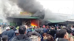 Cháy rụi 7 ki ốt tại chợ Phủ Diễn, Nghệ An