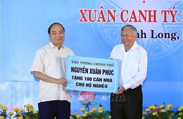 Thủ tướng Nguyễn Xuân Phúc chung vui Tết sum vầy tại Vĩnh Long