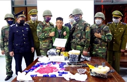 Táo tợn đeo ba lô chứa 36 nghìn viên hồng phiến và 4 kg ma túy đá từ Lào vào Việt Nam